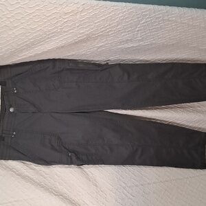 Natural reflections size 8, dark gray pants